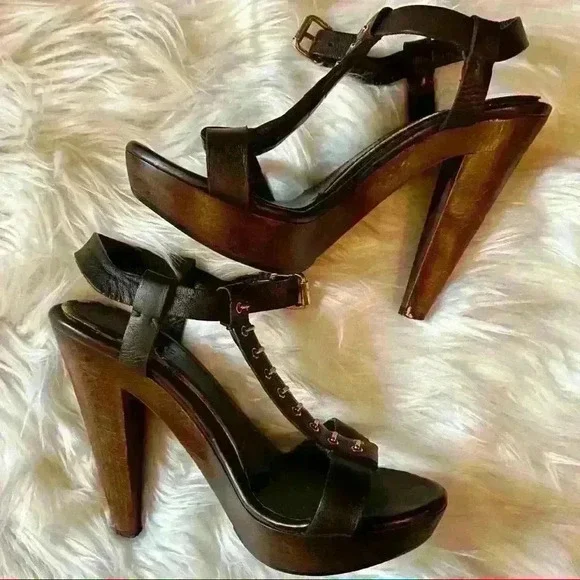 BURBERRY Leather Platform Sandals - 36.5